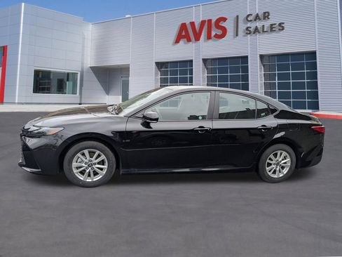 Used 2025 Toyota Camry LE image 6