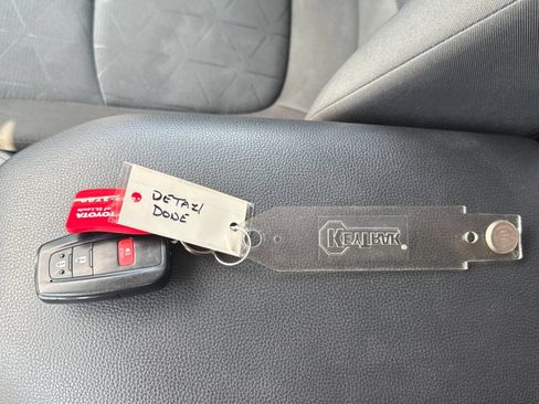 Used 2025 Toyota RAV4 XLE FWD image 9