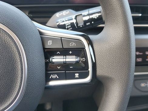 New 2026 Kia Carnival LX image 18