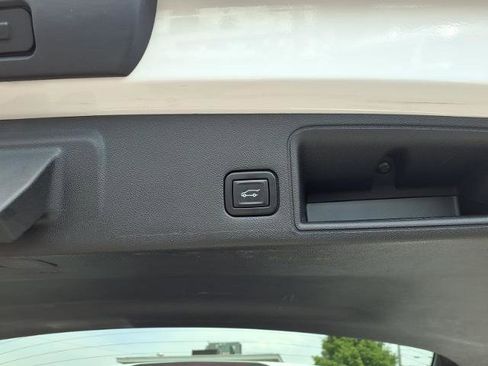 Used 2023 GMC Terrain SLE w/ Driver Convenience Package AWD/4WD image 13