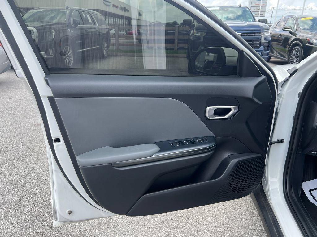 Used 2025 Kia K4 FWD image 14