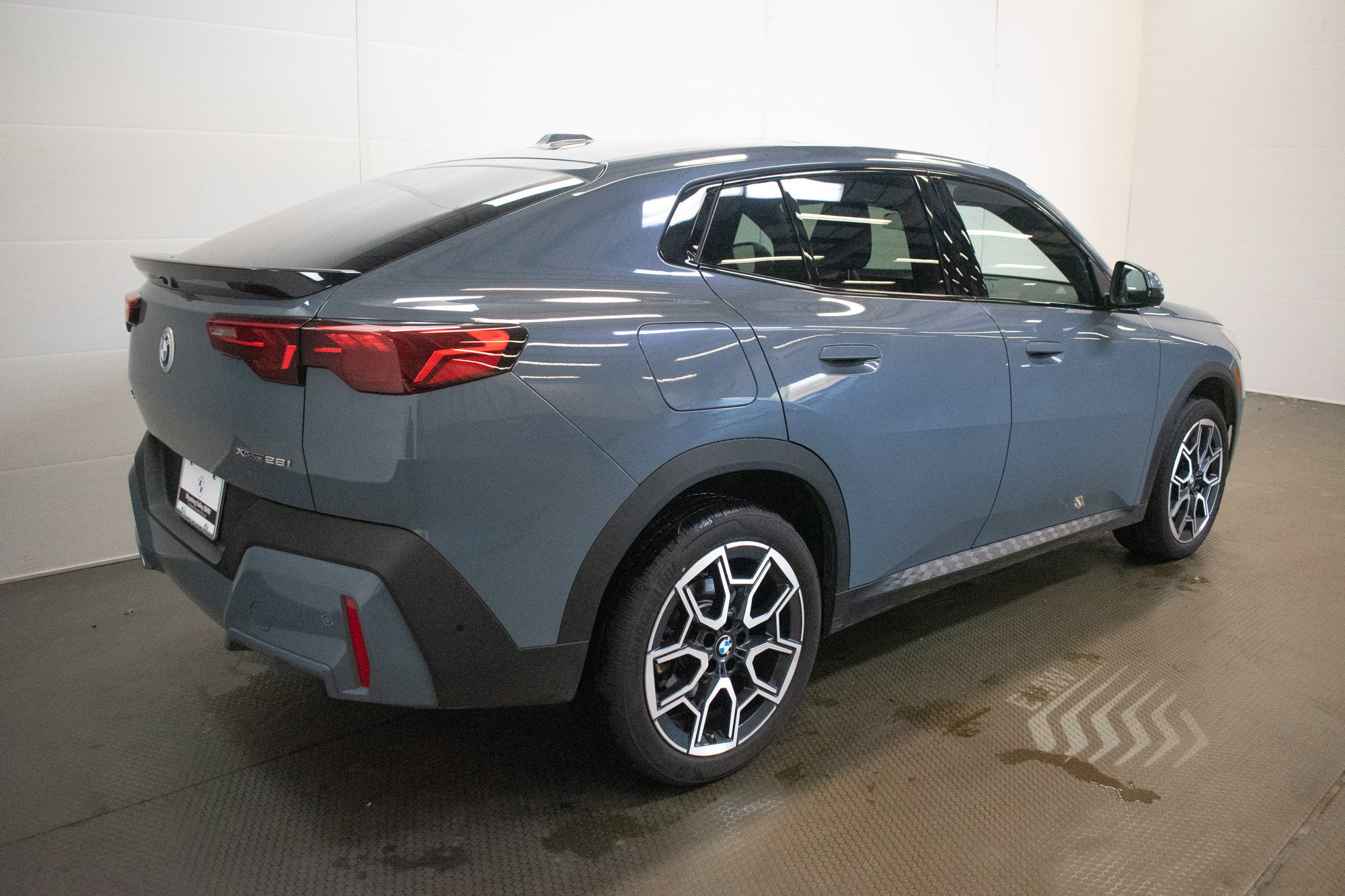 Used 2026 BMW X2 xDrive28i AWD/4WD image 4