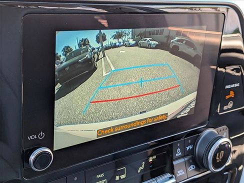 Used 2023 Toyota Highlander XLE image 13