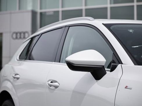 New 2026 Audi Q3 quattro 2.0T AWD/4WD image 3