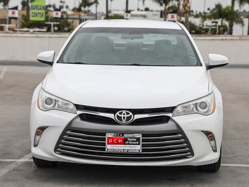 Certified 2017 Toyota Camry LE image 3
