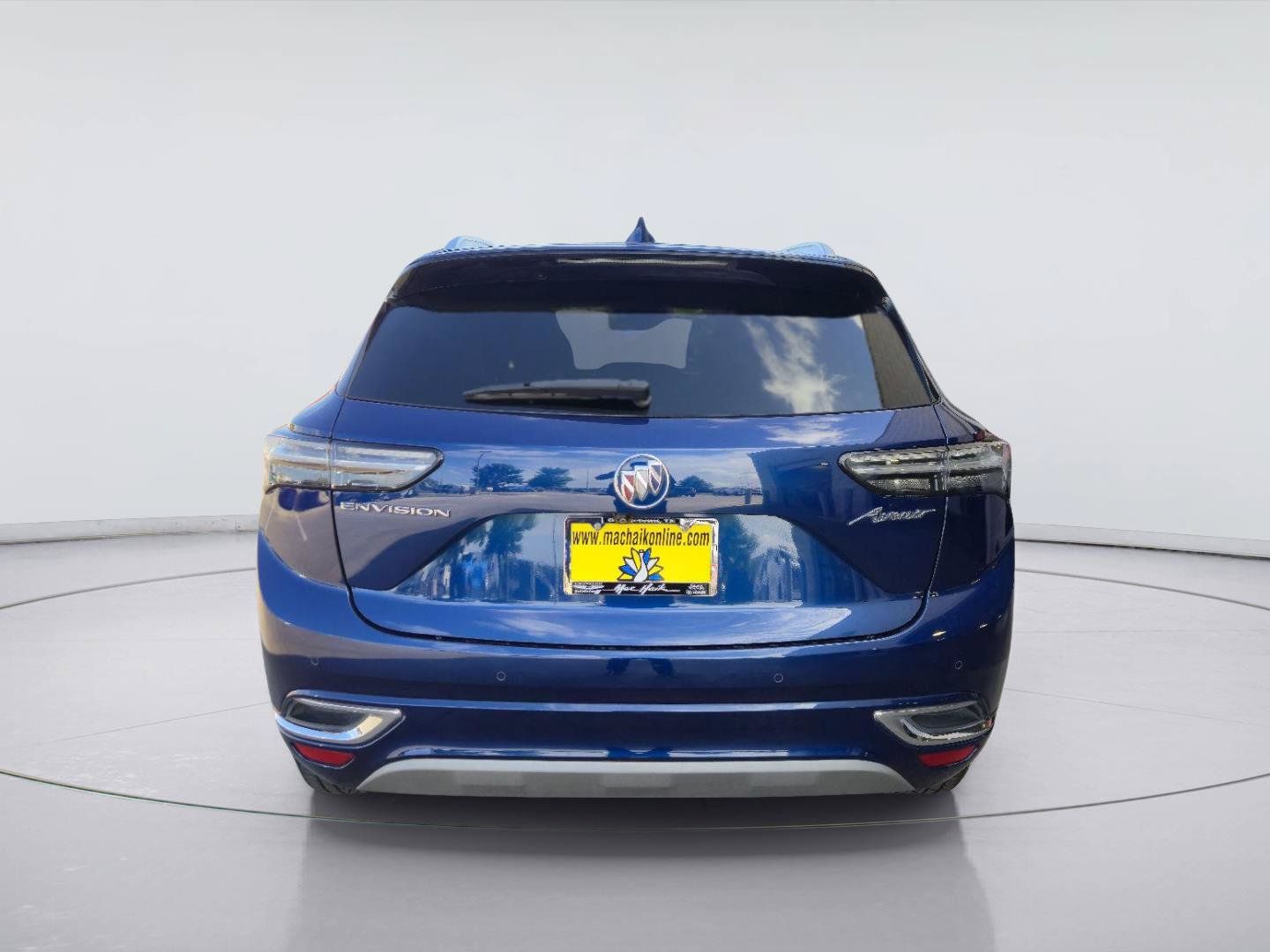 Used 2022 Buick Envision Avenir w/ Safety Package FWD image 4
