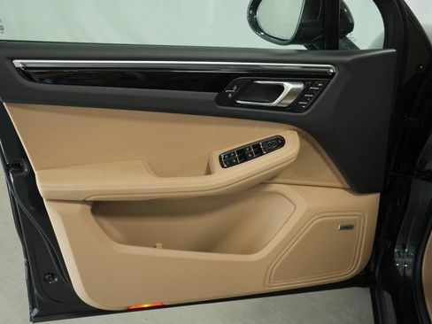 Used 2024 Porsche Macan image 25