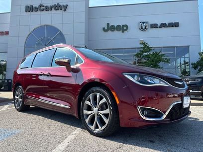 Used 2017 Chrysler Pacifica Limited w/ UConnect Theater Package