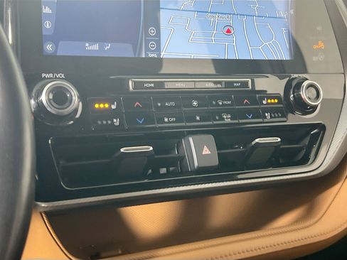 Used 2021 Toyota Highlander Platinum image 16