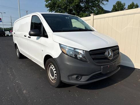Used 2023 Mercedes-Benz Metris image 2