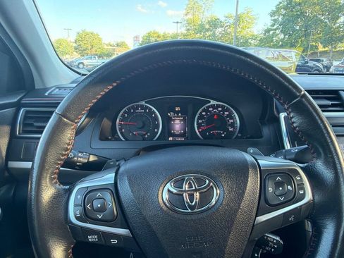 Used 2015 Toyota Camry SE FWD image 21