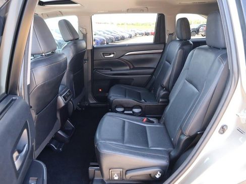 Used 2014 Toyota Highlander Limited AWD/4WD image 11