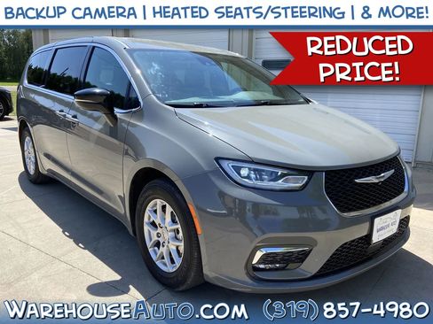 Used 2025 Chrysler Pacifica Select FWD image 1