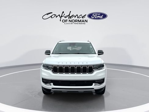 Used 2024 Jeep Wagoneer L Series II RWD image 2