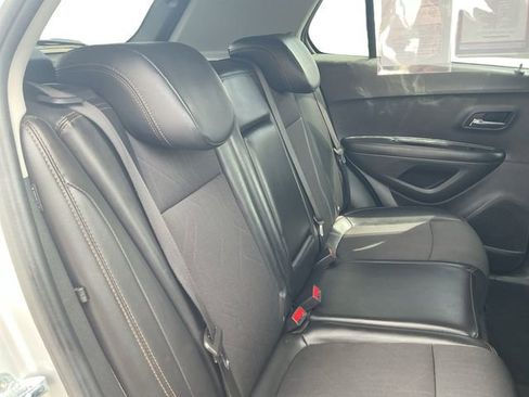Used 2021 Chevrolet Trax LT AWD/4WD image 25
