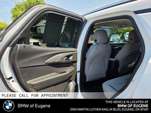Used 2025 Chevrolet TrailBlazer LT AWD/4WD image 19