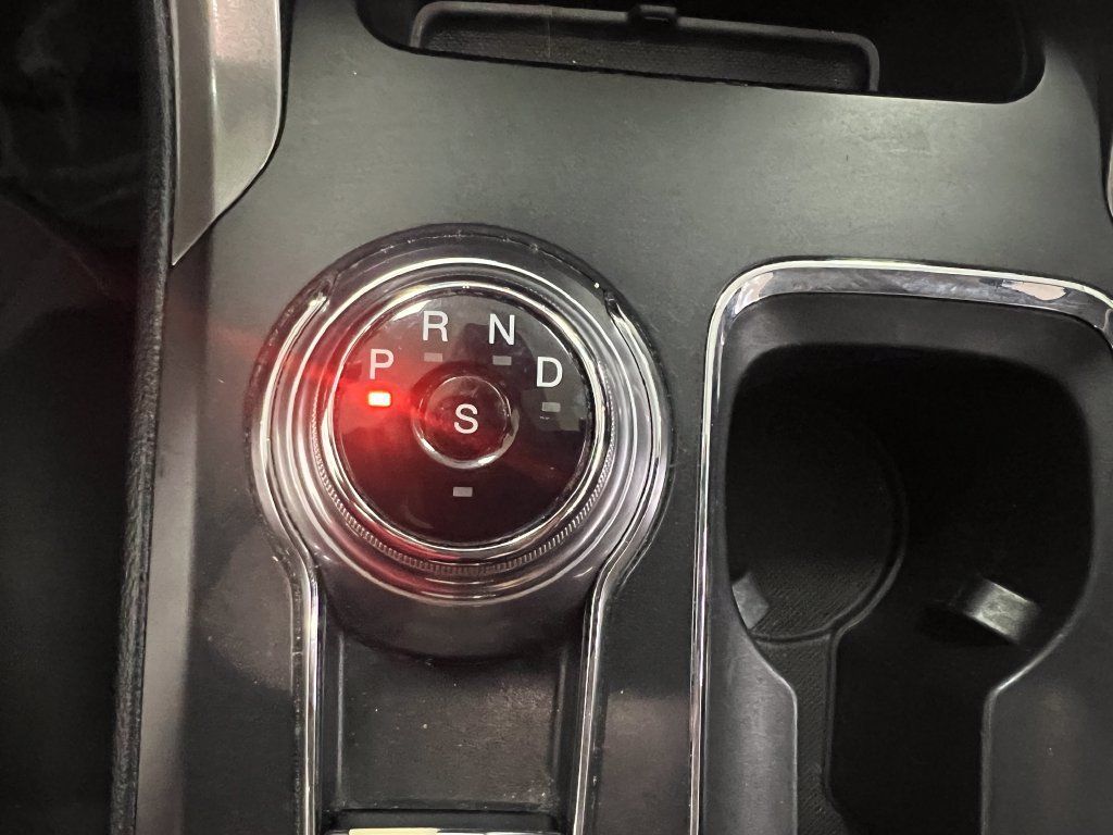 Used 2019 Ford Fusion SE FWD image 25