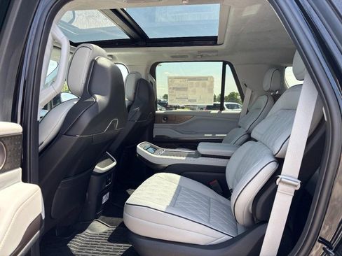 New 2026 Lincoln Navigator Black Label AWD/4WD image 11