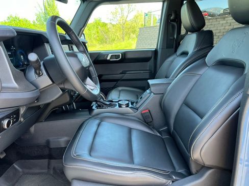Used 2025 Ford Bronco Badlands w/ Sasquatch Package AWD/4WD image 4