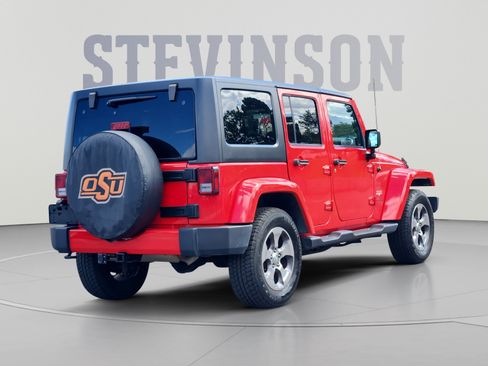 Used 2017 Jeep Wrangler Unlimited Sahara w/ Dual Top Group AWD/4WD image 5