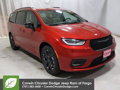 New 2026 Chrysler Pacifica Limited w/ S Appearance Package