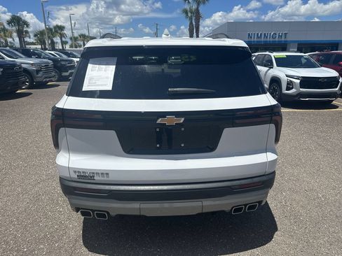 Used 2025 Chevrolet Traverse LT FWD image 15