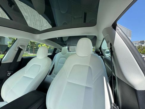 Used 2022 Tesla Model 3 Long Range image 11