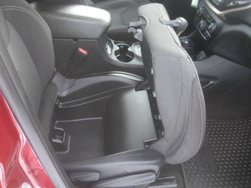 Used 2015 Jeep Cherokee Latitude w/ Cold Weather Group AWD/4WD image 22