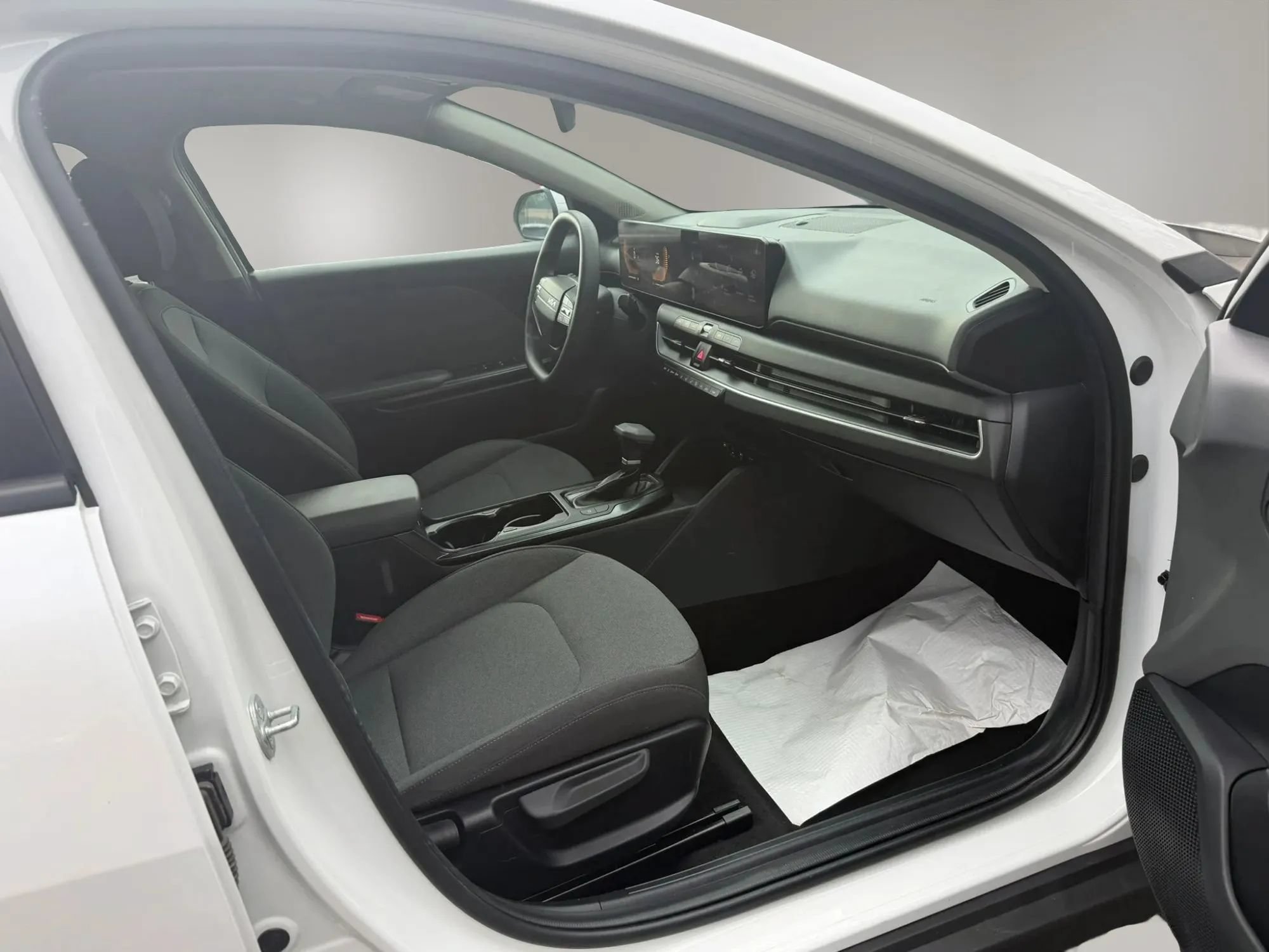 Used 2025 Kia K4 FWD image 29