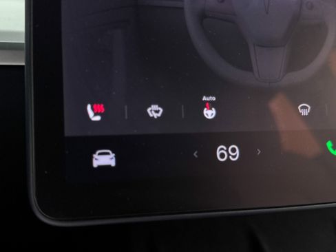 Used 2022 Tesla Model Y Long Range image 22