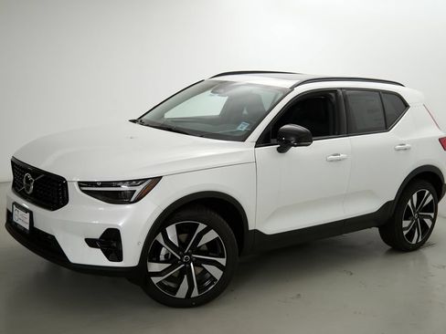 New 2026 Volvo XC40 B5 Ultra w/ Climate Package AWD/4WD image 3