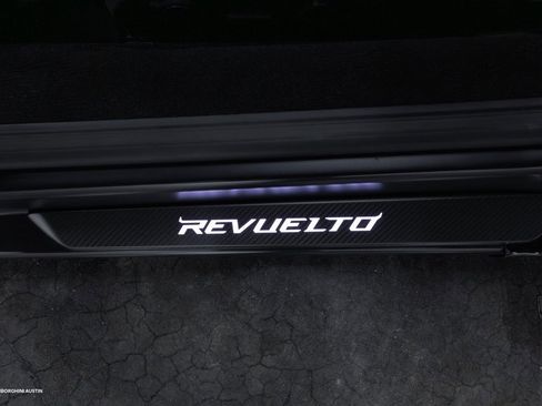 Used 2025 Lamborghini Revuelto image 25