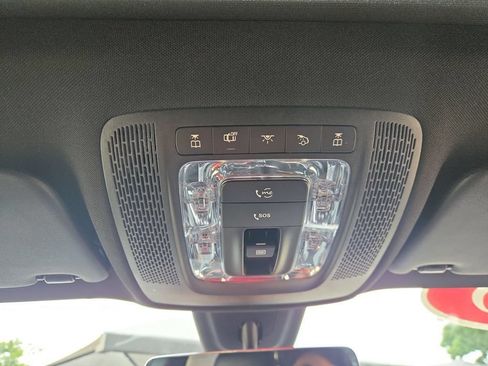 Used 2023 Mercedes-Benz GLB 250 4MATIC w/ Premium Package image 35