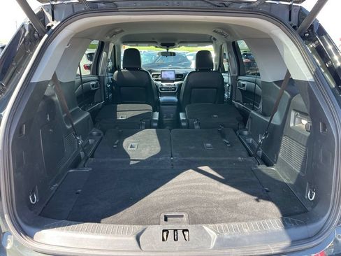 Used 2023 Ford Explorer XLT w/ Equipment Group 202A AWD/4WD image 29