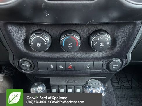 Used 2015 Jeep Wrangler Unlimited Rubicon w/ Connectivity Group image 34