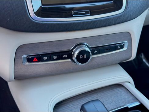Used 2023 Volvo XC90 B6 Plus w/ Protection Package Premier image 15