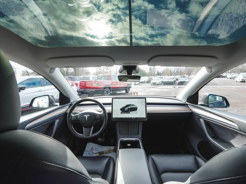 Used 2024 Tesla Model Y Long Range image 32