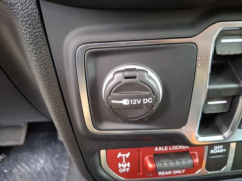 Used 2026 Jeep Gladiator Willys AWD/4WD image 19