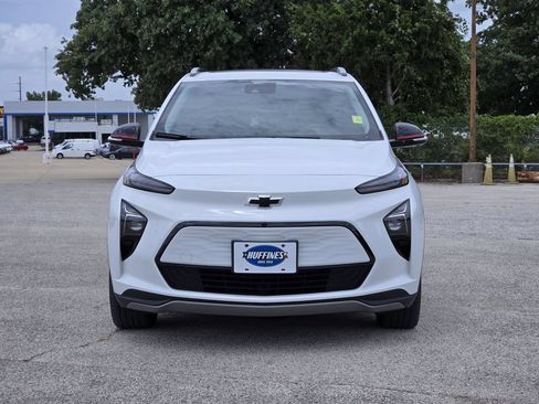 Used 2023 Chevrolet Bolt EUV Premier w/ Sun & Sound Package FWD image 2