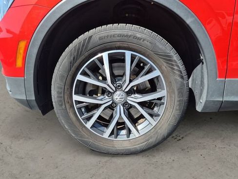 Used 2019 Volkswagen Tiguan SE w/ Panoramic Sunroof Package AWD/4WD image 9