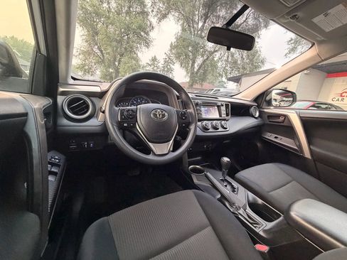 Used 2015 Toyota RAV4 LE AWD/4WD image 2