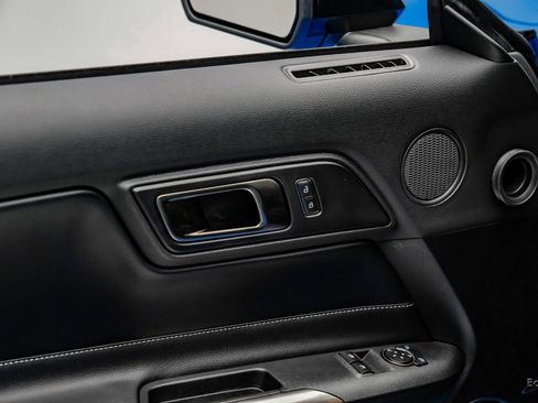 Used 2022 Ford Mustang Shelby GT500 w/ Carbon Fiber Track Pack image 93