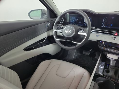 New 2025 Hyundai Elantra Limited image 5