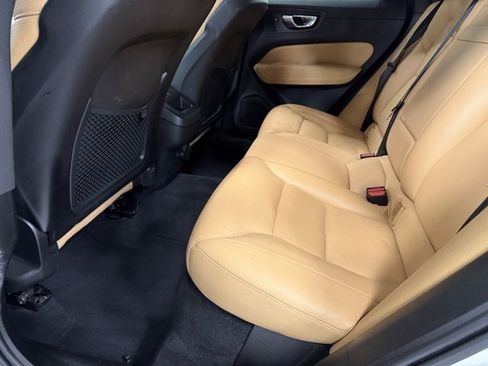 Used 2020 Volvo XC60 T5 Momentum w/ Protection Package Premier image 22