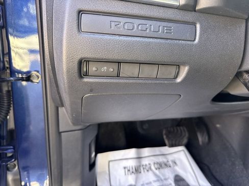 Used 2023 Nissan Rogue S image 17