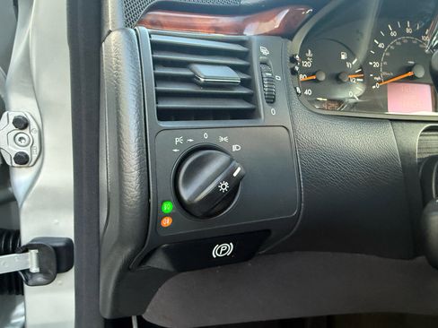 Used 2000 Mercedes-Benz E 430 Sedan image 31