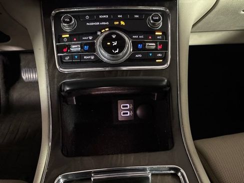 Used 2019 Lincoln Continental Reserve AWD/4WD image 39