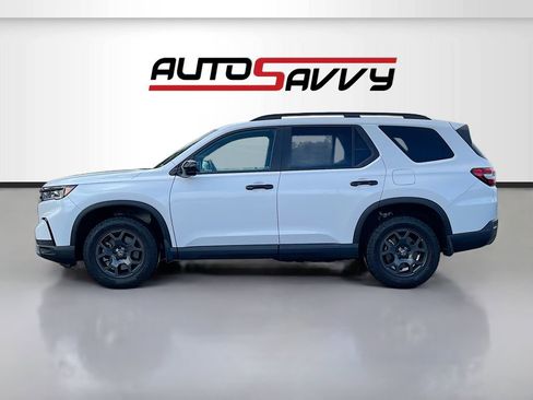 Used 2025 Honda Pilot TrailSport image 4