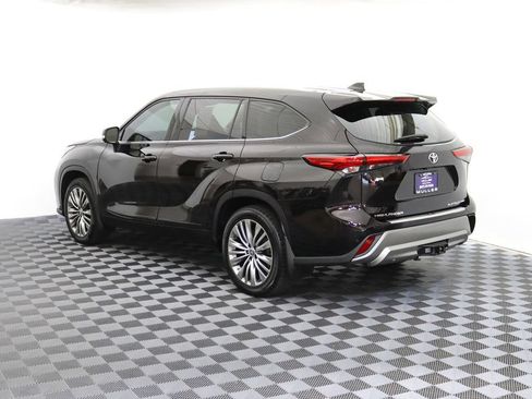 Used 2022 Toyota Highlander Platinum AWD/4WD image 7