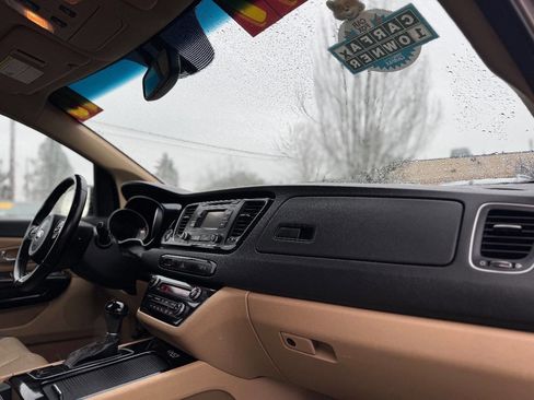 Used 2015 Kia Sedona EX image 5